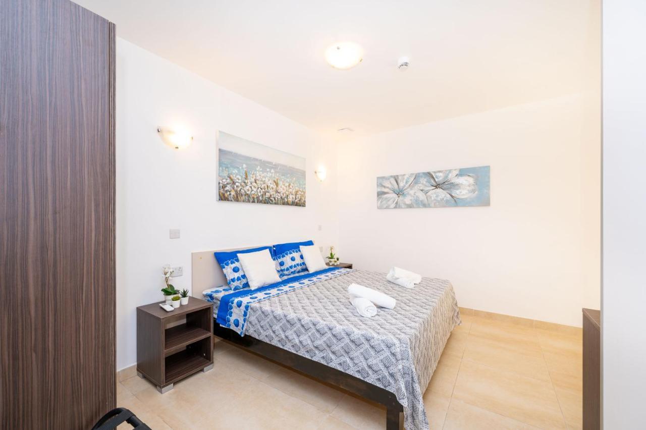 Islet Promenade Seafront Family Apartment With 2 Balconies By Getawaysmalta St. Paul's Bay Exterior photo